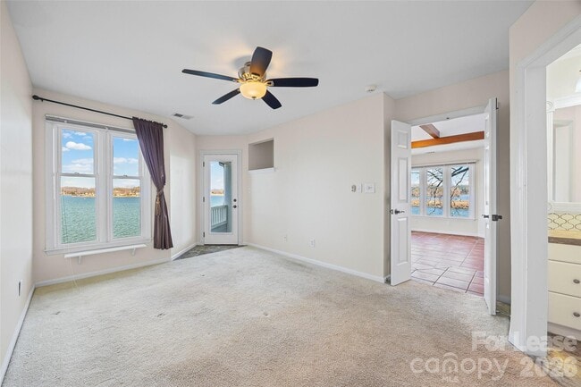 Building Photo - 372 Northwest Dr