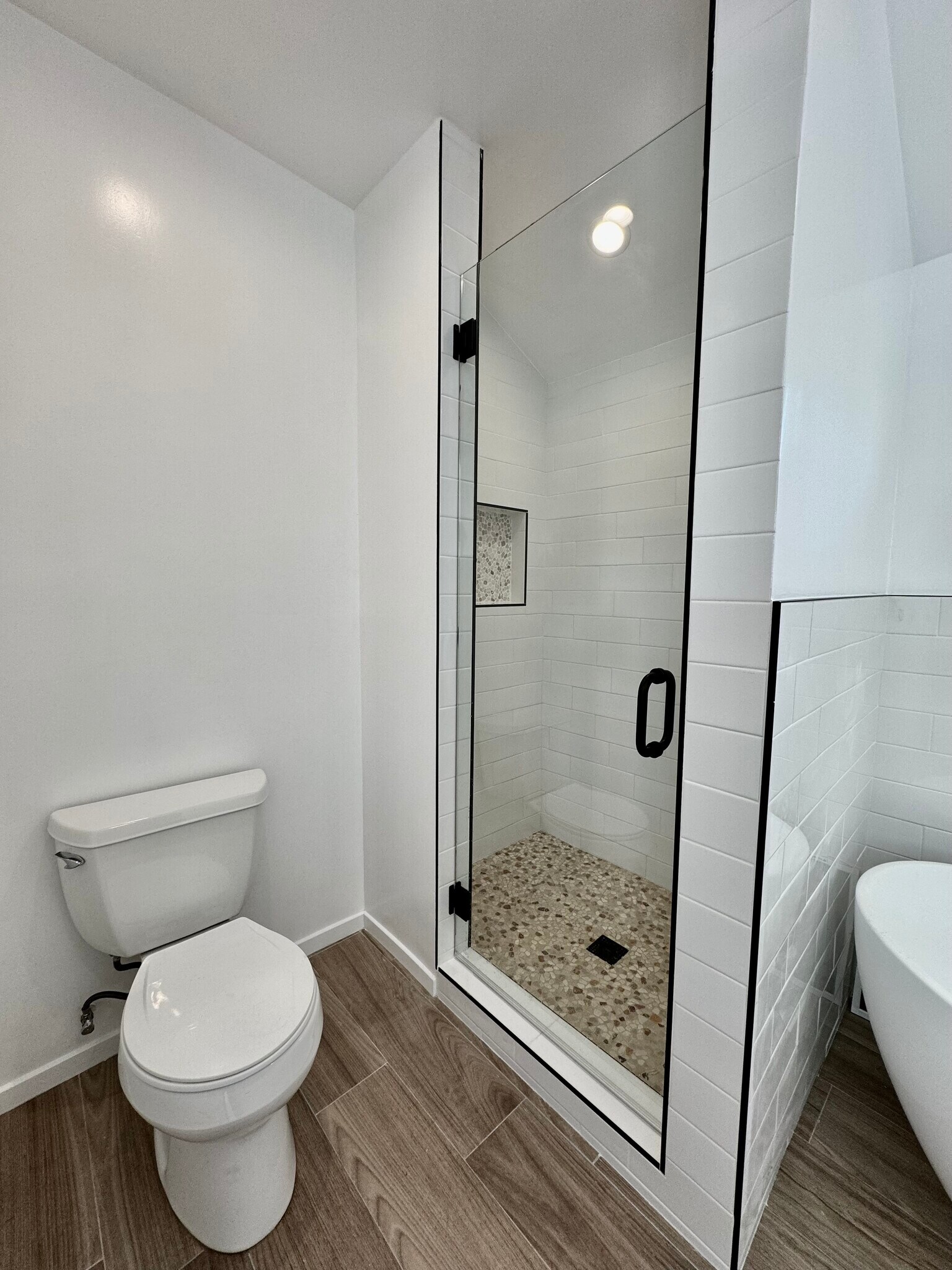 Shower - 4918 Haskell Ave