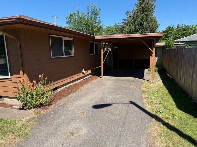 Building Photo - 1-bdroom, 1-bathroom duplex near Marie Jacob's Park!