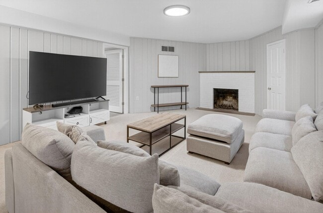 Building Photo - 5973 Searl Terrace