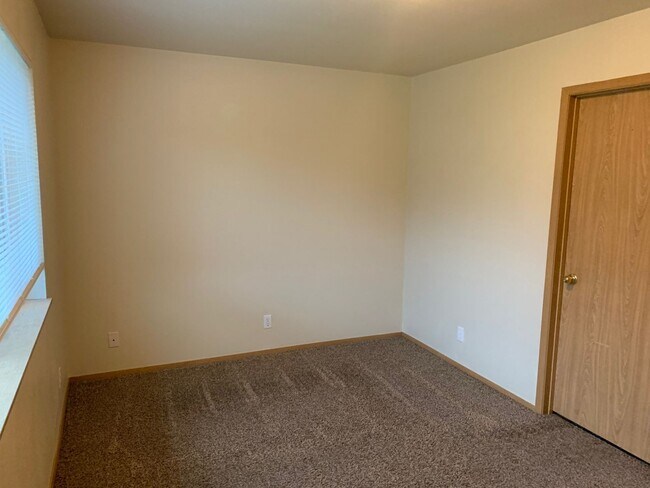 Building Photo - 1813 E 3rd Ave