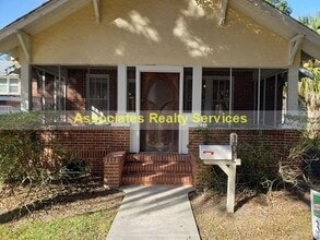 Building Photo - Walk to UF!   Cute/Historic 3 bedroom, 2 bath, LOOK!