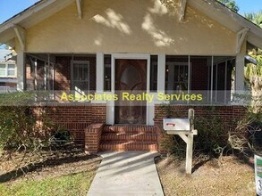 Building Photo - Walk to UF!   Cute/Historic 3 bedroom, 2 b...