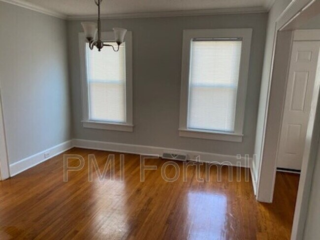Building Photo - 465 Arch Dr