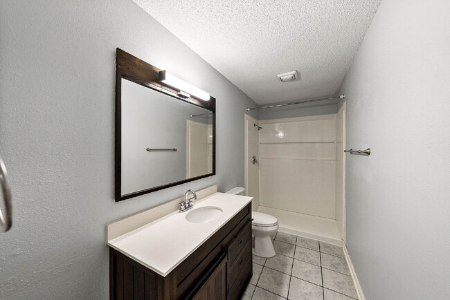 Building Photo - Spacious 4-Bedroom Rental in Autumn Ridge ...