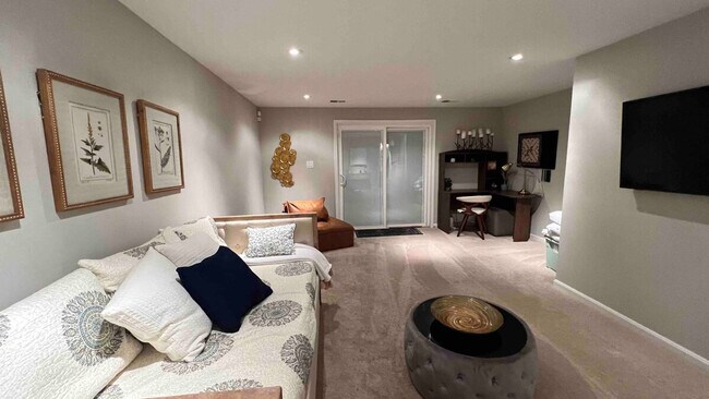 Building Photo - 6346 Chimney Wood Ct