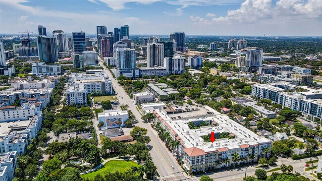 Building Photo - 533 NE 3rd Ave