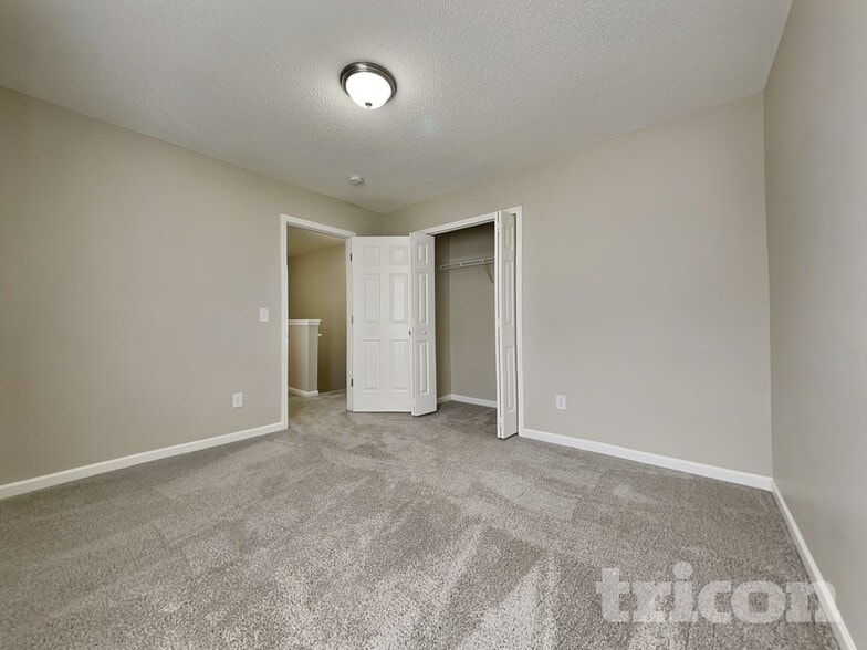 Building Photo - 208 Autumn Woods Dr