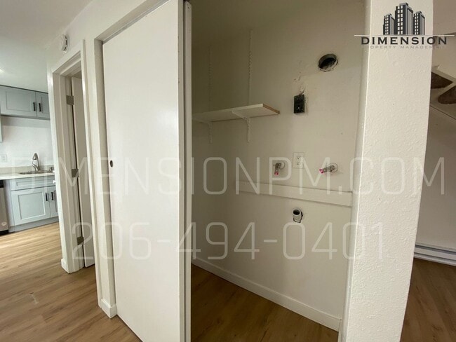 Building Photo - Stunning Renovated 2BR/1.5BA Duplex with A...
