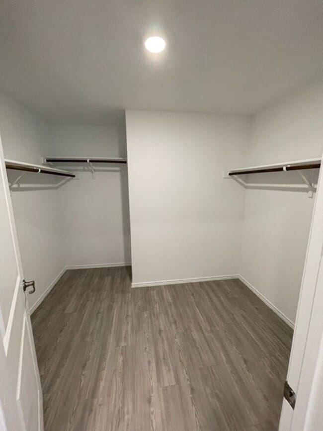 Building Photo - Ready for Move In- Modern & Roomy- 4 Bedro...