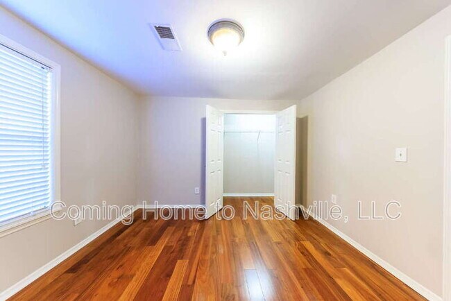 Building Photo - 891 W Sharpe Ave