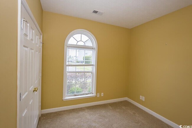 Building Photo - 121 Ashley Park Dr