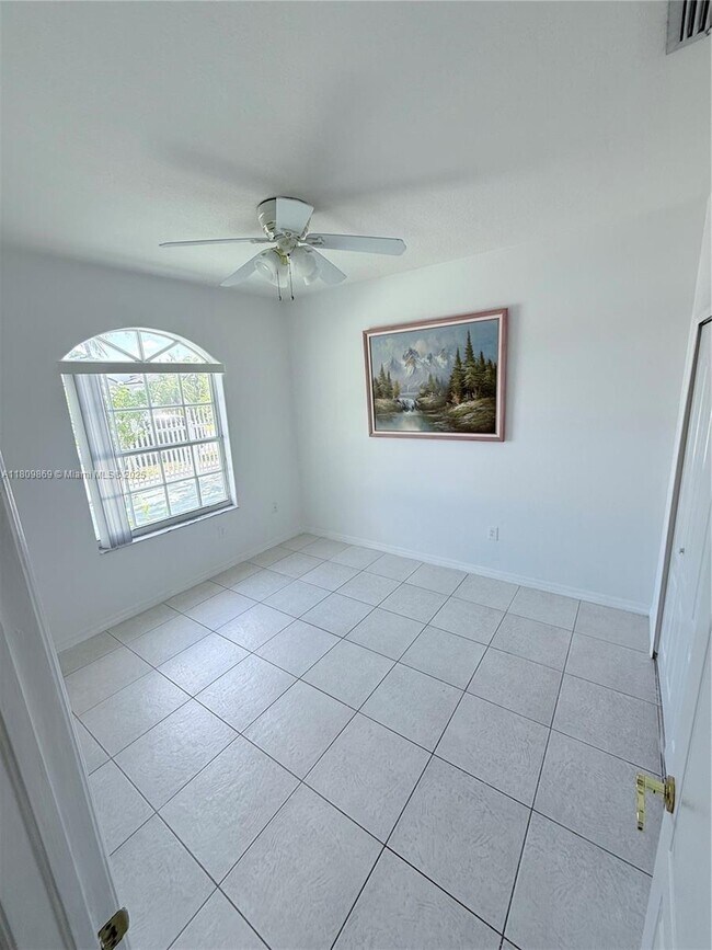 Building Photo - 14121 SW 168th Ln
