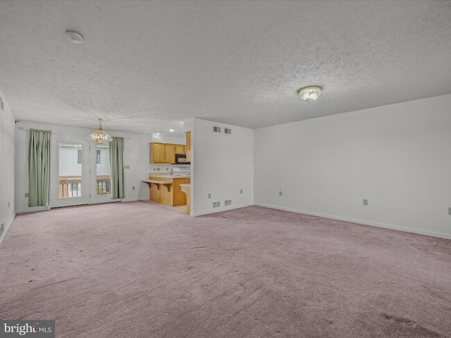 Building Photo - 73 Garden Dr