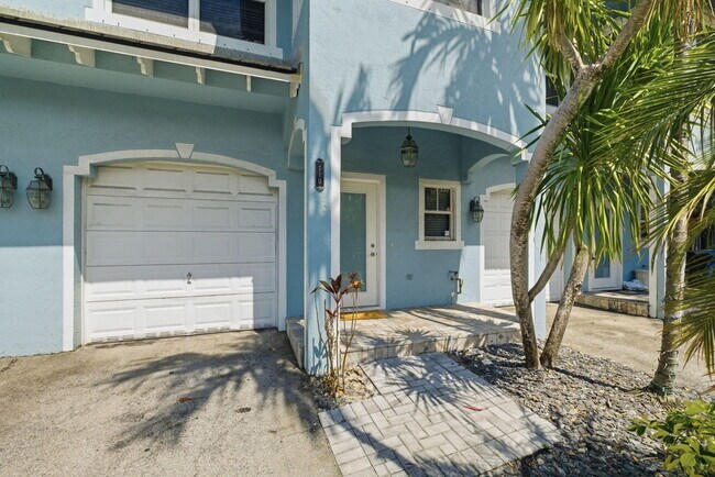 Building Photo - 710 SW 4th Ave