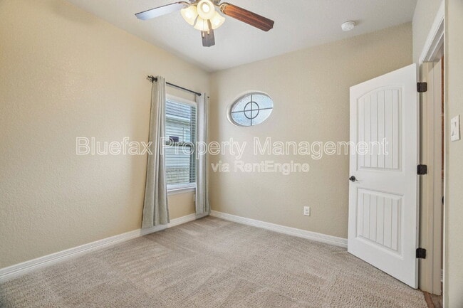 Building Photo - 11326 Begonia rock