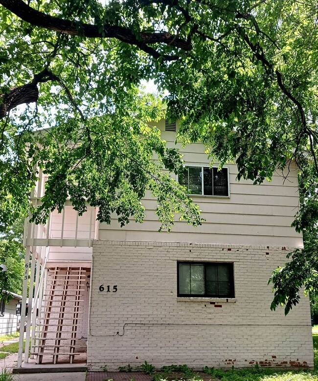 Building Photo - Upper Level Unit