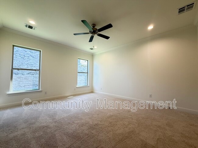 Building Photo - 3696 Waterbury Ave