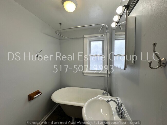 Building Photo - 440 Community St