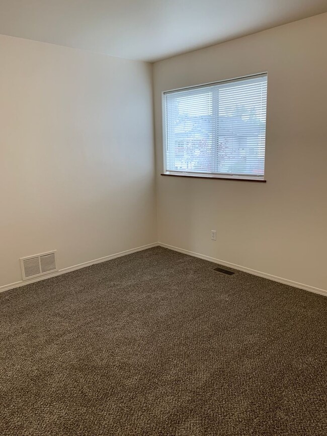 Building Photo - 8160 Williwa Ave