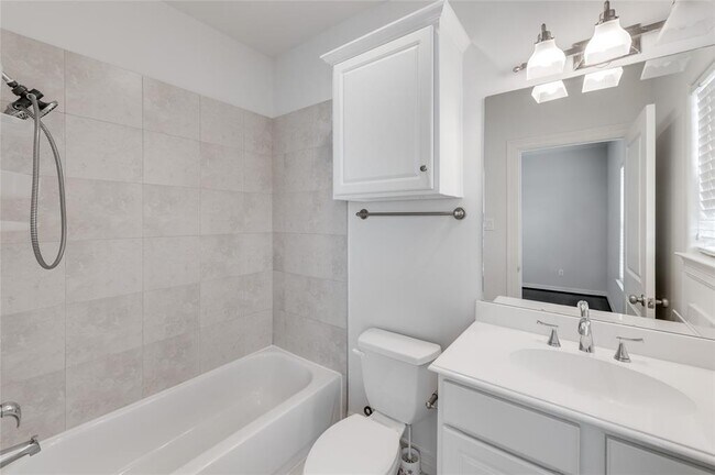 Building Photo - 1417 Bremond St