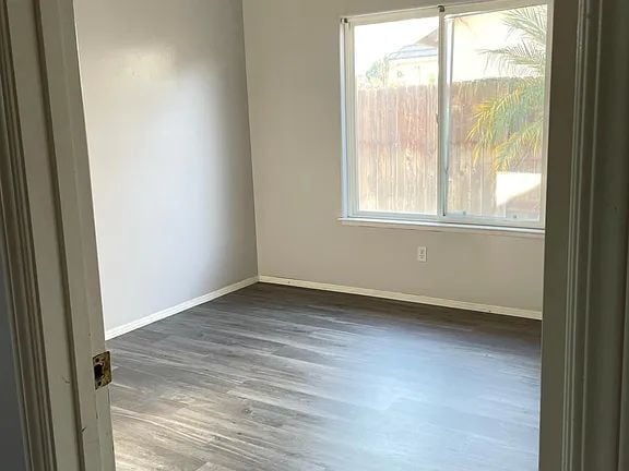 Building Photo - Location, location, location! This charming home is located in the much desired Northwest area of...