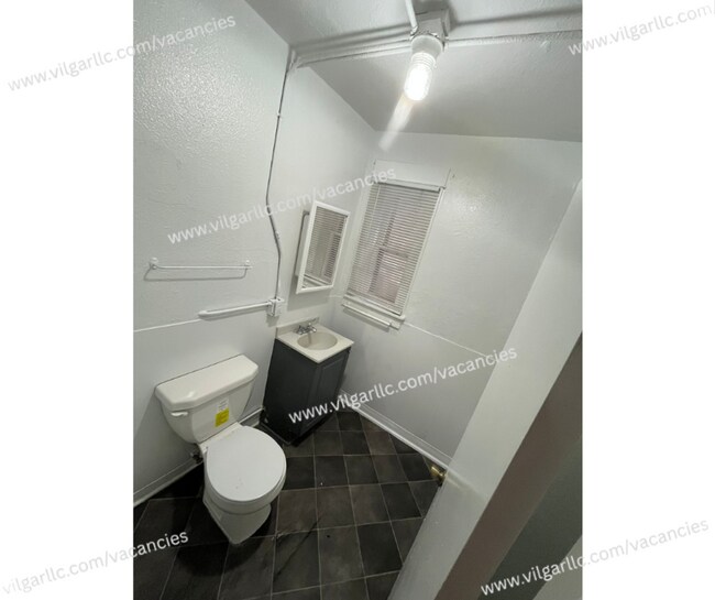 Building Photo - 658 Connecticut St