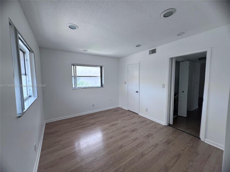 Building Photo - 2430 SW 81st Ave