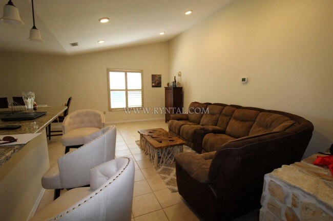 Building Photo - 8233 Cypress Lake Dr