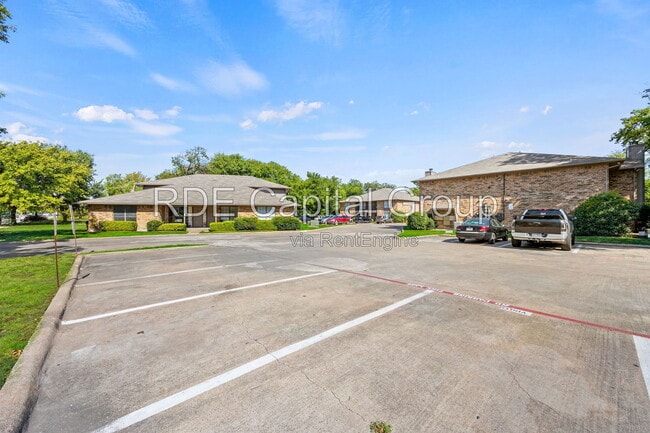 Building Photo - 1939 Cranford Dr