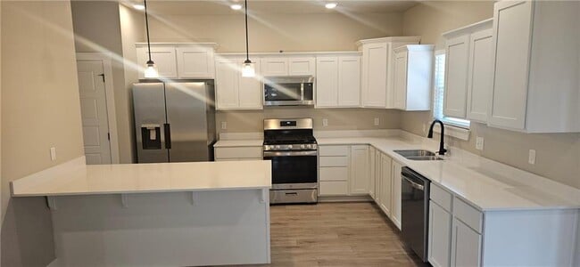 Building Photo - 310 W Kinniburgh Dr