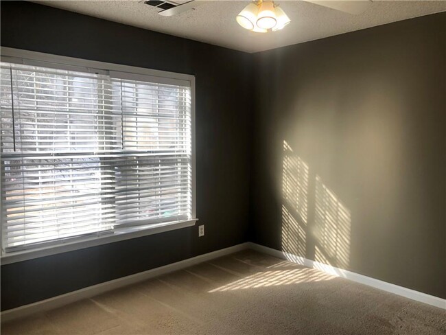 Building Photo - 5871 Haterleigh Dr