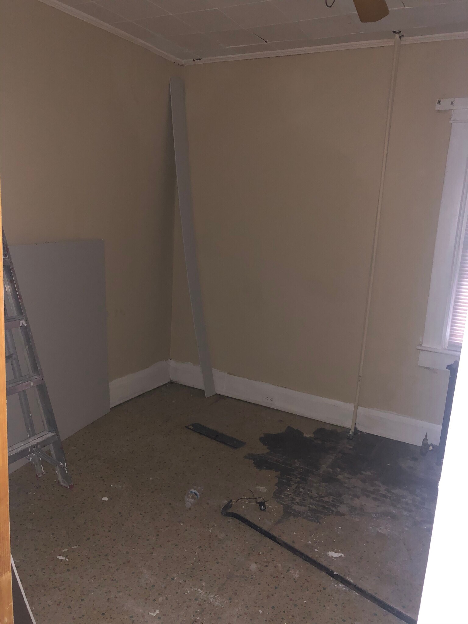 Building Photo - 2922 E Cold Spring Ln