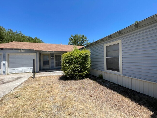 Building Photo - 2-Bedroom Duplex for Rent in Killeen