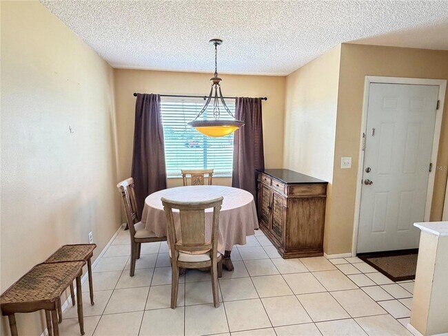 Building Photo - 8402 Waterview Way