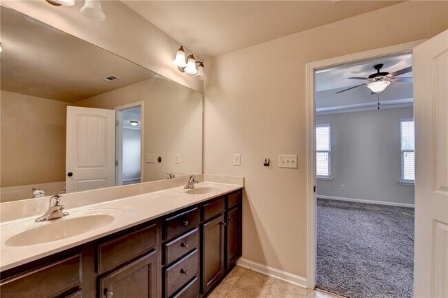 Building Photo - 2520 Morgan Chase Dr