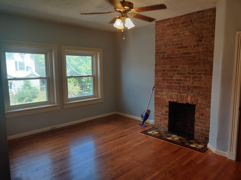 Building Photo - 1325 Chase Ave
