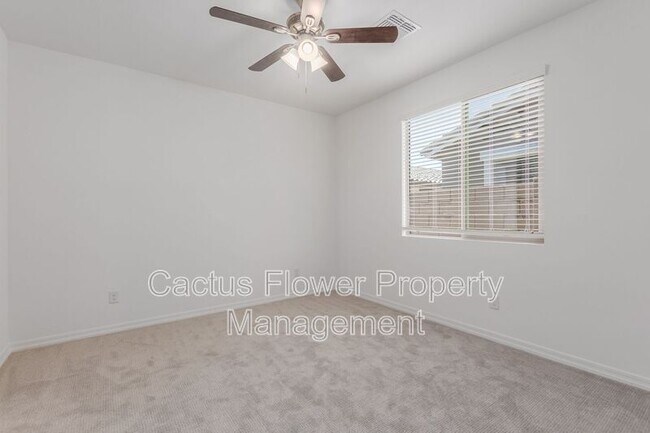 Building Photo - 9416 E Spiral Ave