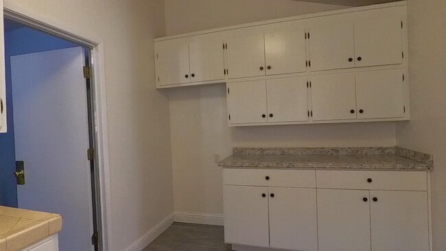 Building Photo - 3537 N San Joaquin St