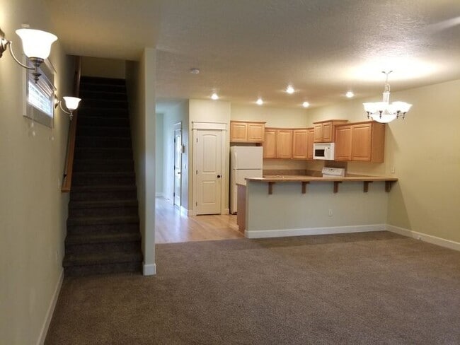 Building Photo - Great Southeast Boise Location!