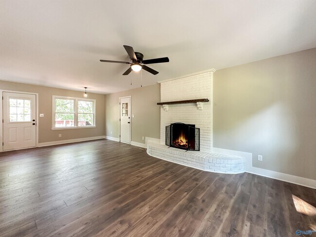 Building Photo - 11210 Mountain Crest Dr SE