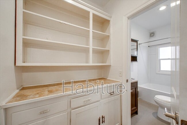 Building Photo - 1405 N 11th St