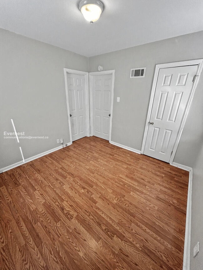 Building Photo - University City Charm Meets Modern Comfort / 4 Beds & 2 Baths / Available Now!