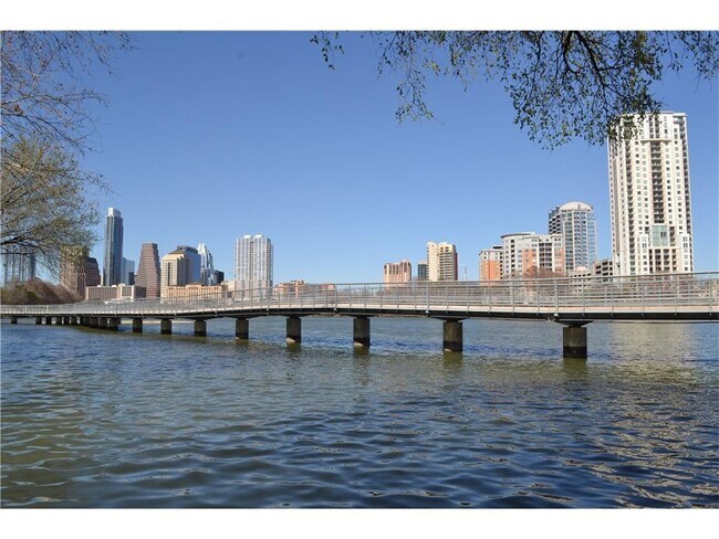 Building Photo - 500 E Riverside Dr