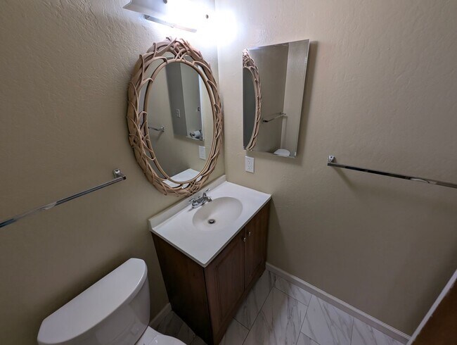 Building Photo - 4647 E Rishell Ct