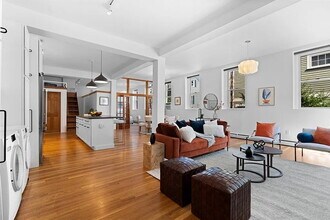 Building Photo - "Charming 1-Bed Retreat in Cambridge with ...