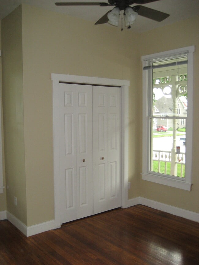 Building Photo - 230 S Dodge St