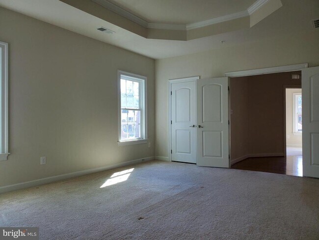Building Photo - 411 Greenebaum Ln