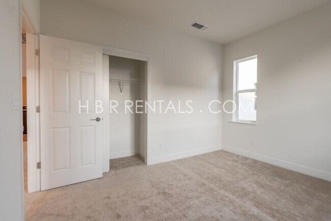 Building Photo - Spacious 4-Bedroom with 3 Full Baths in Tracy – Your Next Rental Home Awaits!