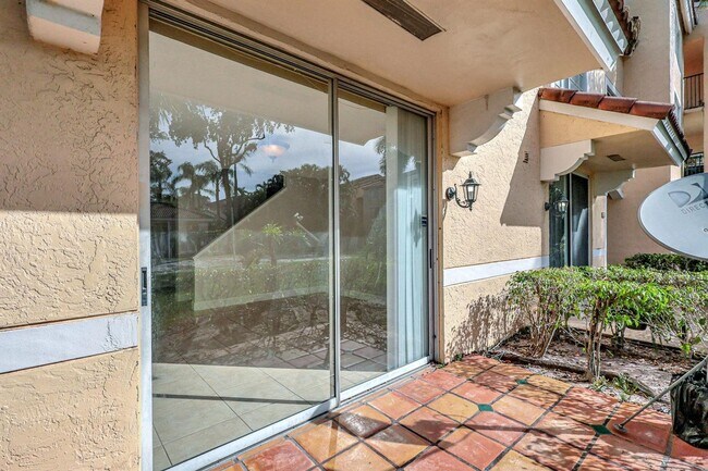 Building Photo - Spacious 3BR/2.5BA in Gated Milano Community